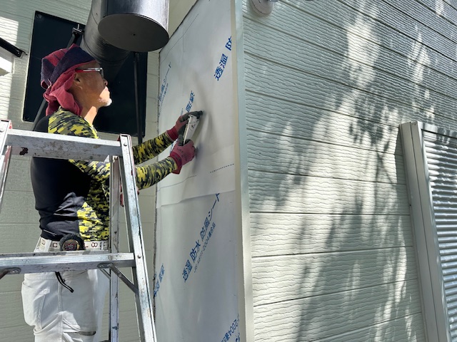 透湿シートを貼り付けました