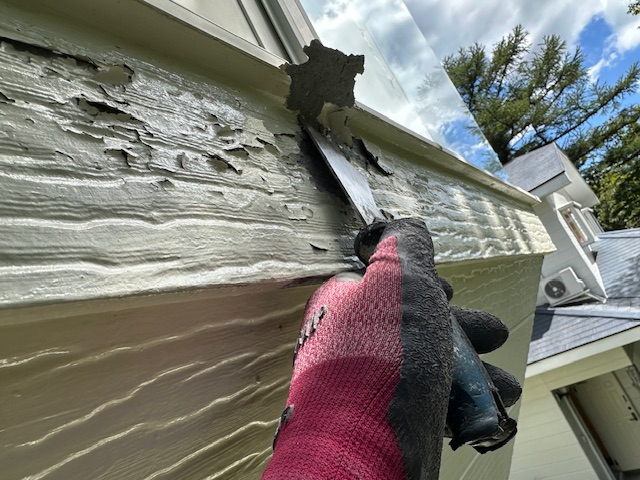 塗装剥がれ箇所のケレン中です