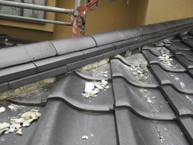 傷んだ漆喰を撤去しました