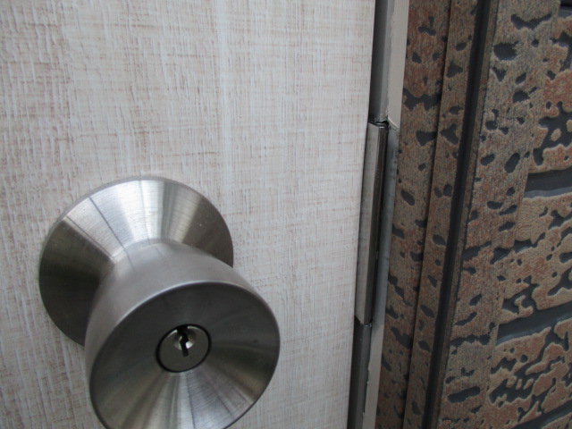 ドア金具を切断しました