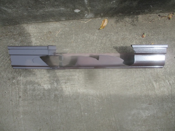 破損した軒樋の状態です