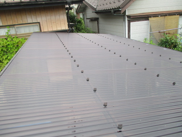 カーポートの波板が張り終わりました