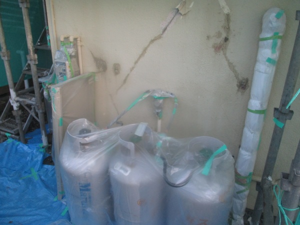 ガスボンベの養生終了です