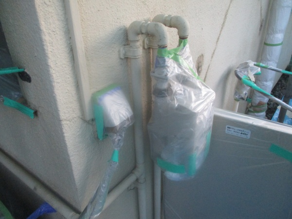 室外コンセントの養生が終了しました