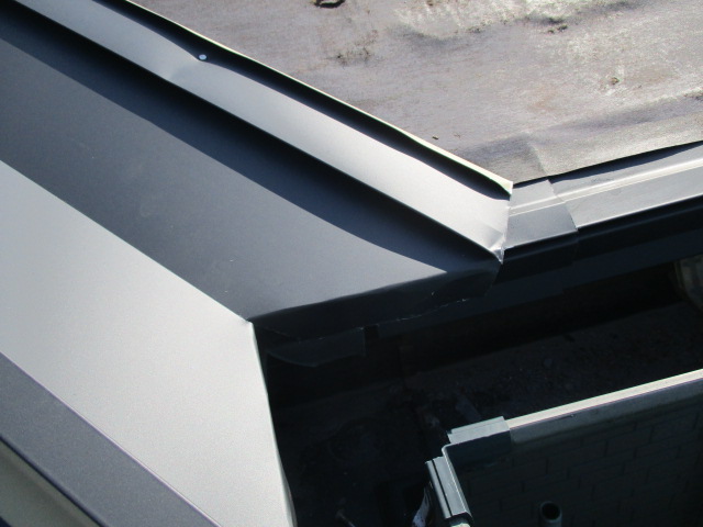 谷樋を取り付けました