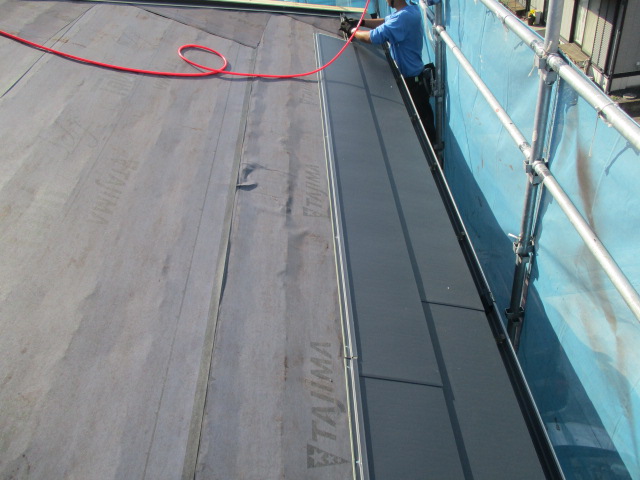 横暖ルーフを貼りました