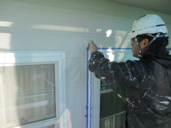 シーリング養生を剥がします