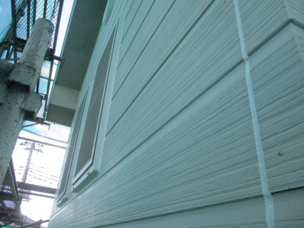 縦目地の養生が終了しました