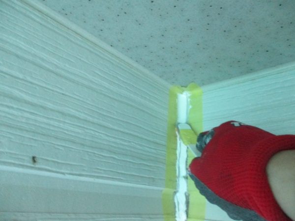 入隅のシーリング中です