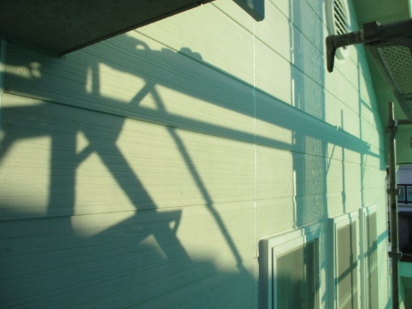 窓枠周りのシーリングが終了しました