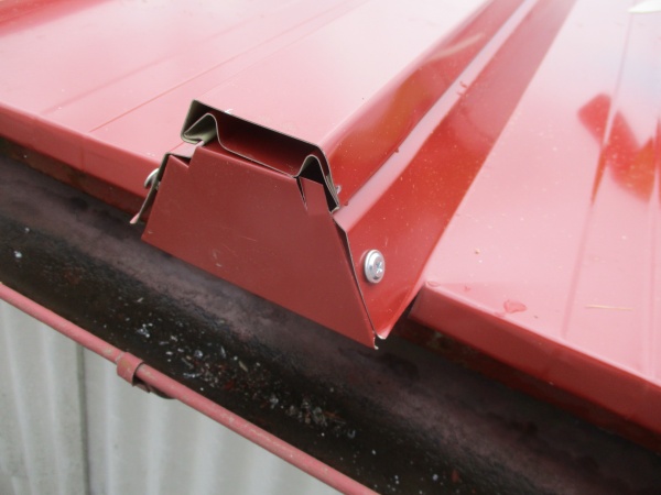 軒先面戸を取り付けました