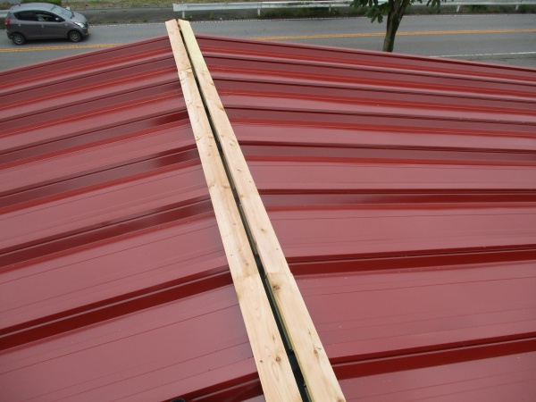 貫き板の取り付けが終了しました