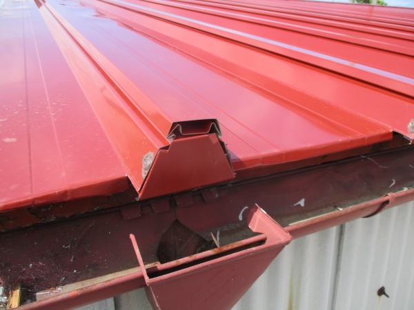 ビスにシーリングをしました