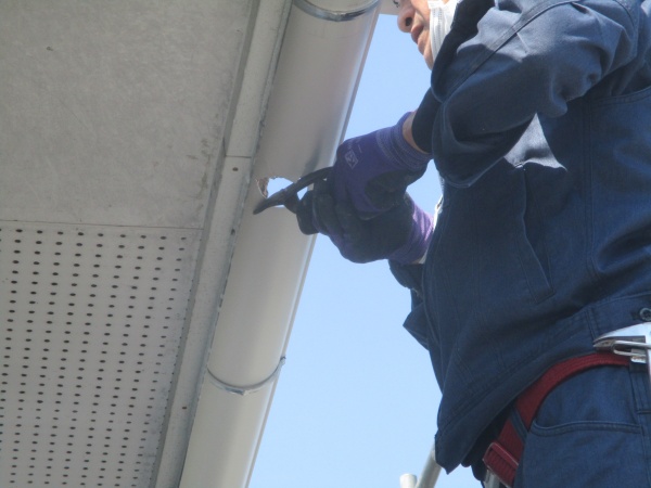 排水穴をあけました