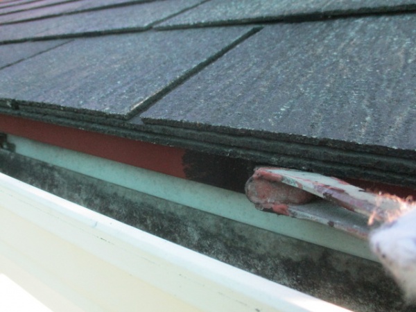 軒先水切りの中塗り中です