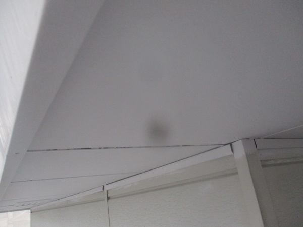 軒天塗装が終了しました