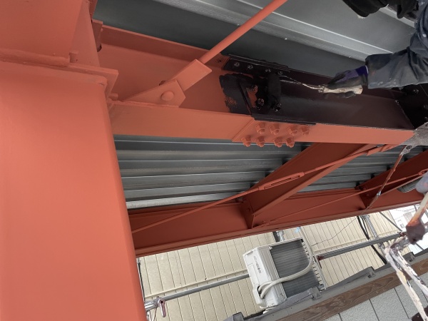 車庫鉄部の中塗り中です