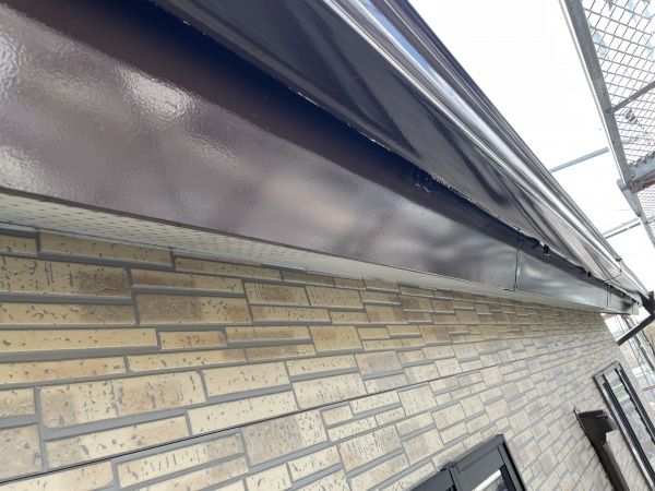 軒樋の中塗りが終了しました