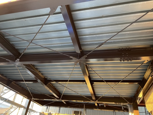 車庫鉄部の中塗り中です　