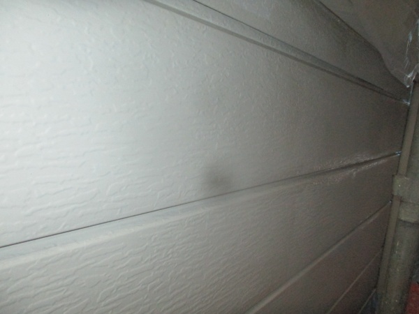 サイディングの下塗りが終了しました