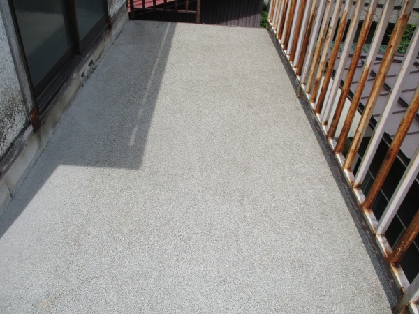 高圧洗浄後のベランダの状態です