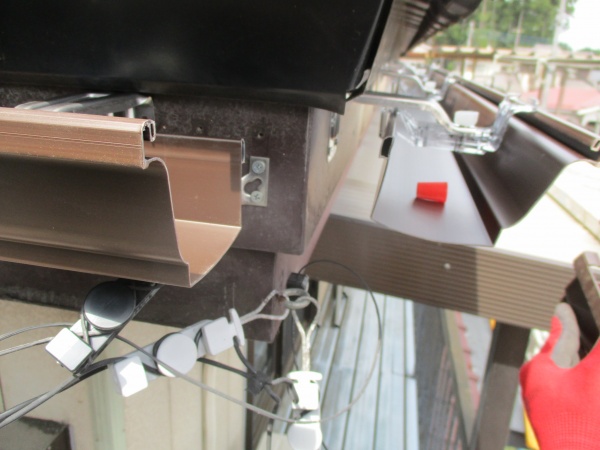 軒樋を取り付けました