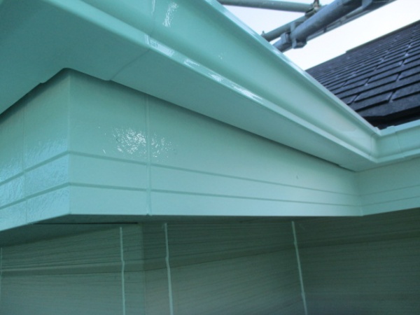 樋と鼻隠しの中塗り終了です