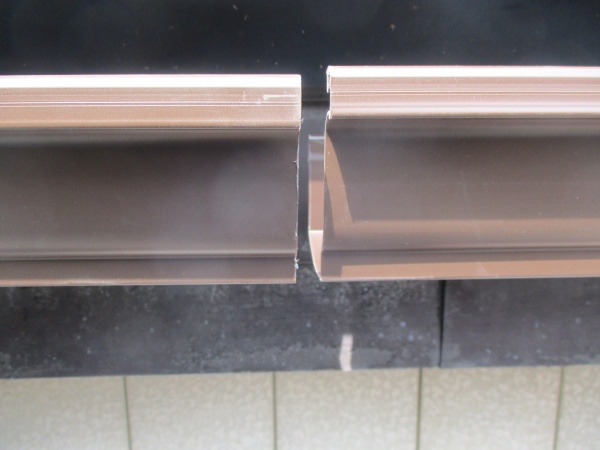 軒樋を突き合わせで繋ぎます