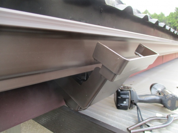 集水器の取り付け中です