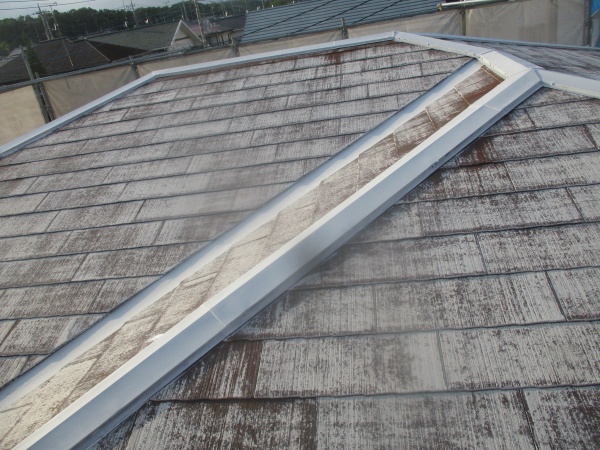 棟板金の錆止め塗装が終了しました