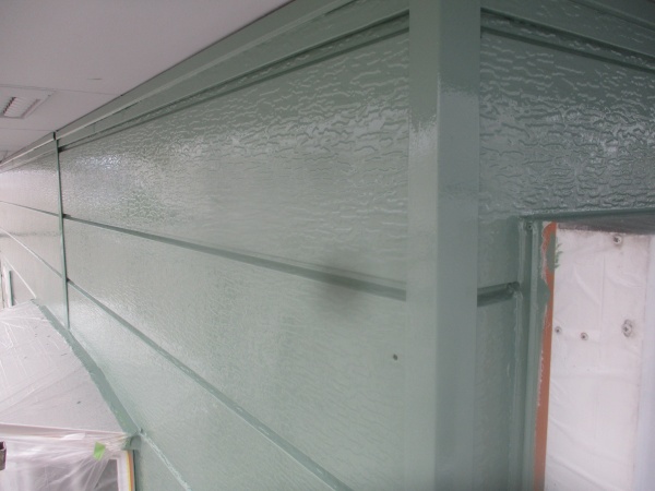 サイディングの上塗りが終了しました