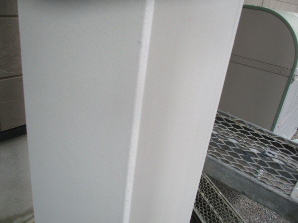 柱の中塗りが終了しました