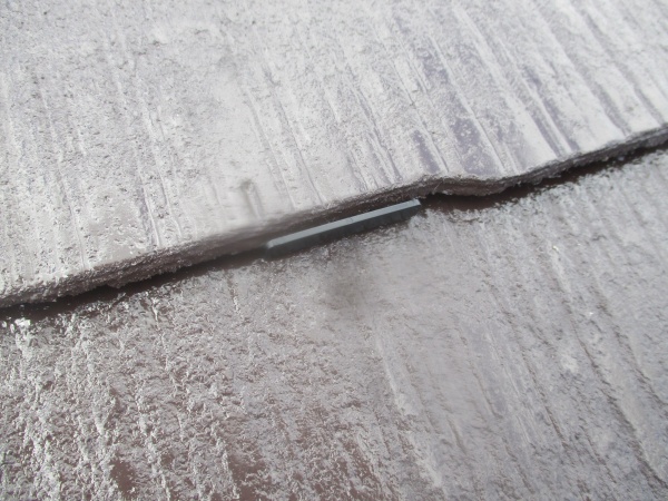 ２階コロニアル屋根にタスペーサーを挿入しました