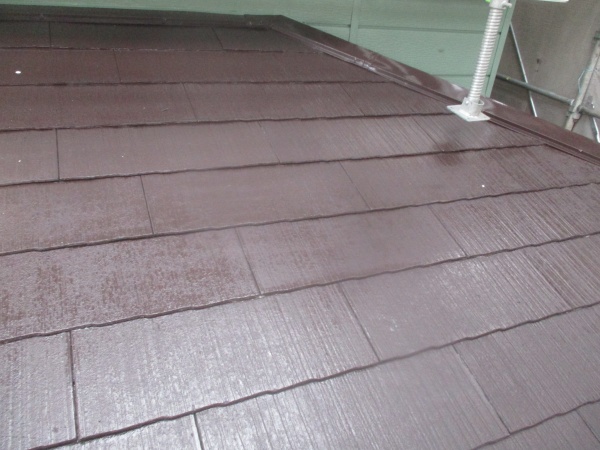 １階屋根の中塗りが終了しました