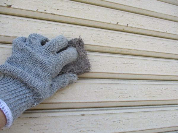 シャッター表面をけれん中です