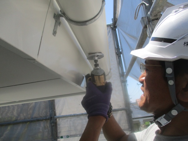 排水穴を開けました