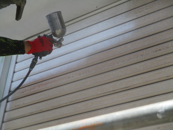 錆止めの下塗り塗装中です