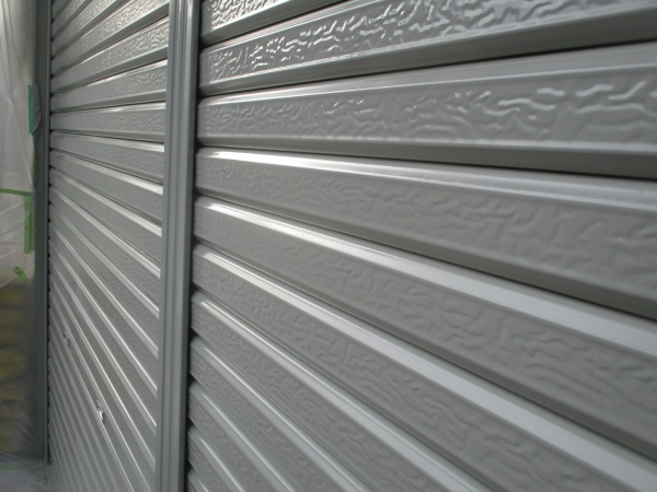 中塗りの吹付塗装が終了しました