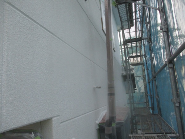 外壁の下塗りローラー塗装が終了しました