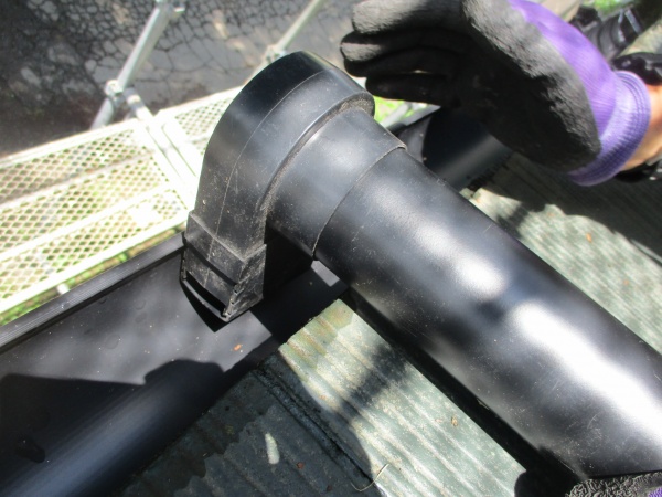 排樋を取り付けました