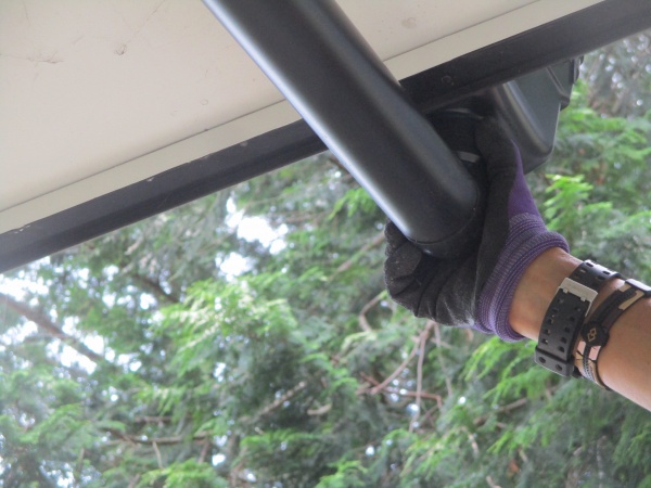 呼び樋と集水器を繋ぎました