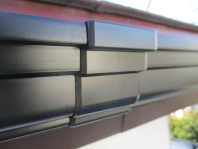 軒樋を繋ぎました