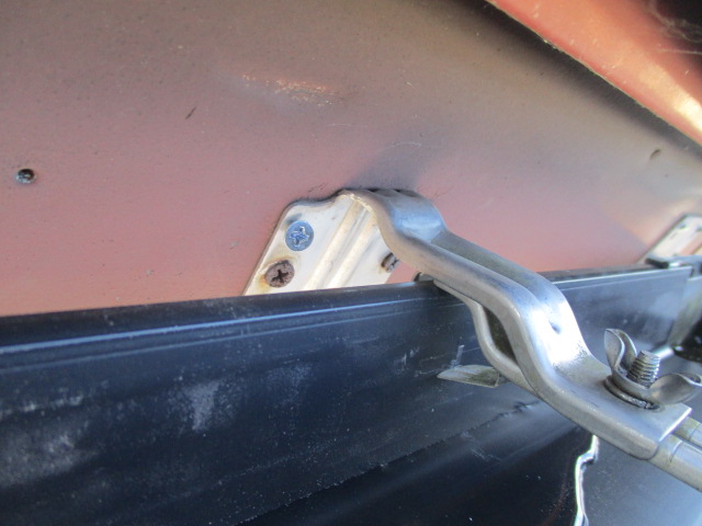 軒樋金具の補強をしました