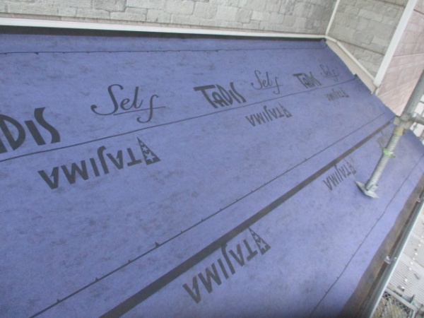 ルーフィングの貼り付けが終了しました