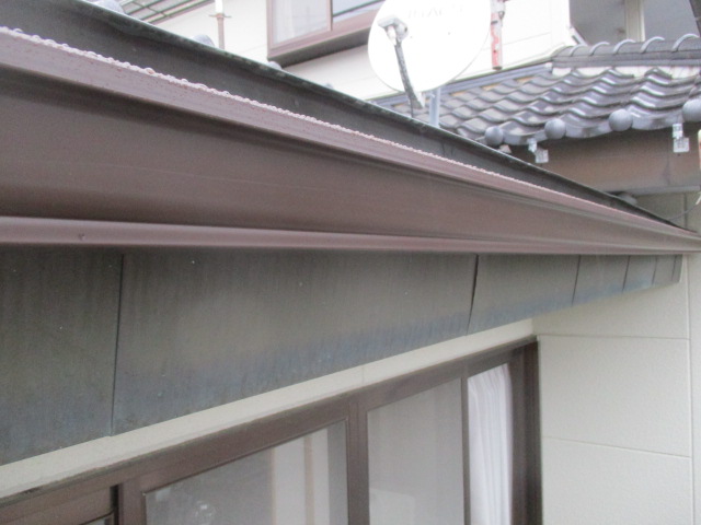 軒樋を取りつけました