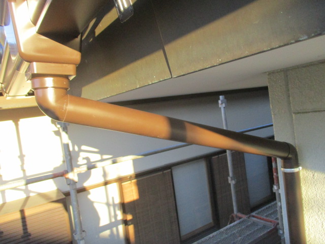 集水器と縦樋を繋ぎました