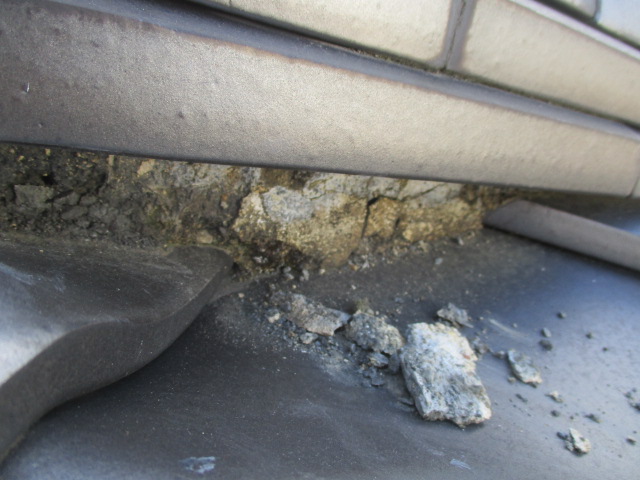 破損箇所をはつりました