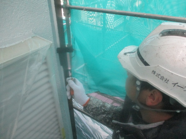 竪樋の中塗り中です