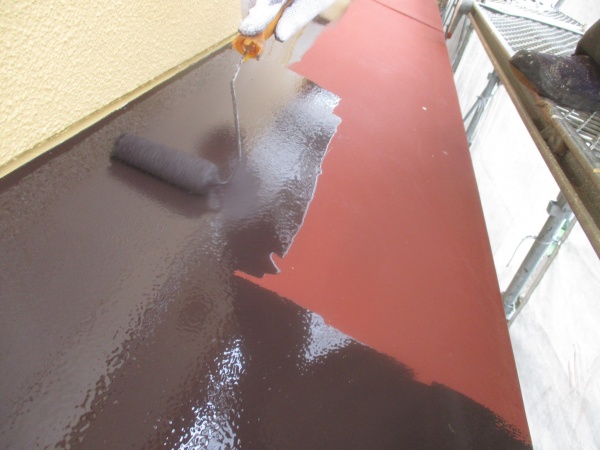 出窓天板の中塗り中です