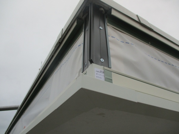 出隅カバーを取り付けました